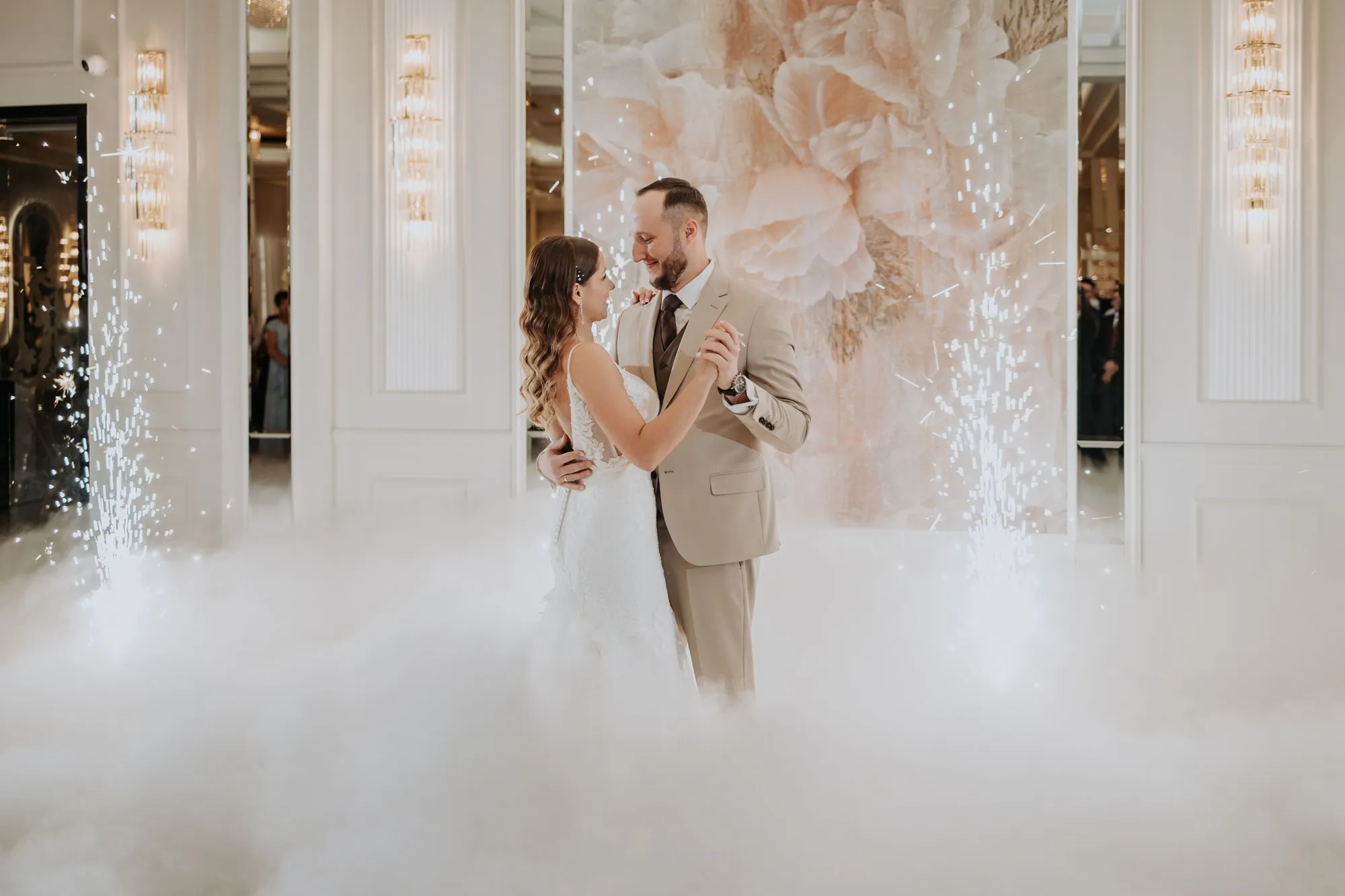 Zabawa weselna — pierwszy taniec i szaleństwa na parkiecie